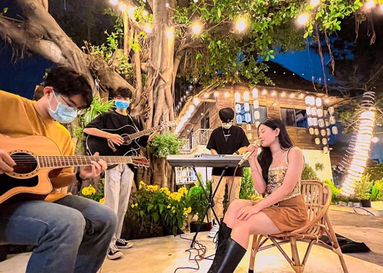 TOP 10 Quán Cafe Acoustic Sài Gòn Còn Hoạt Động sunset view coffee
