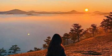 TOP 7 Địa Điểm Săn Mây Đà Lạt Bạn Nên Trải Nghiệm view đồi núi siêu đẹp