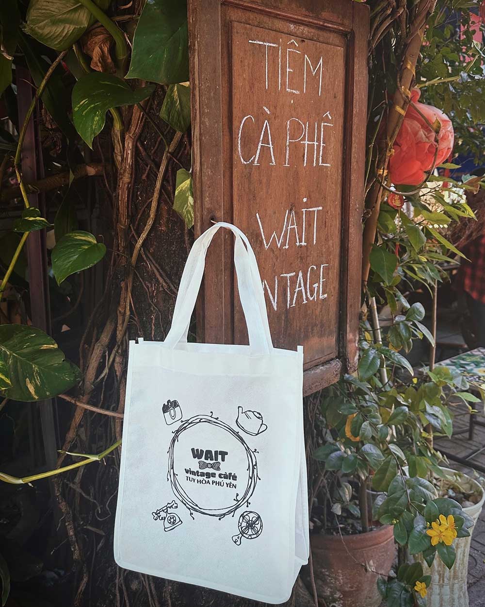 Wait Vintage Cafe
